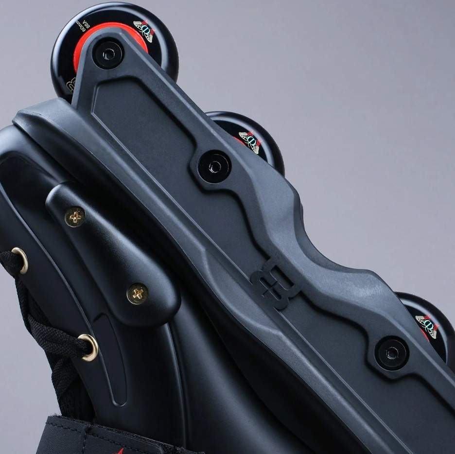 Detail of the wheels of the black aggressive inline skate FR UFR STREET DIAKO DIABY