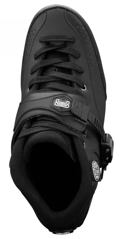 top view of the FR RC165 jump and speed slalom inline skate boot in black